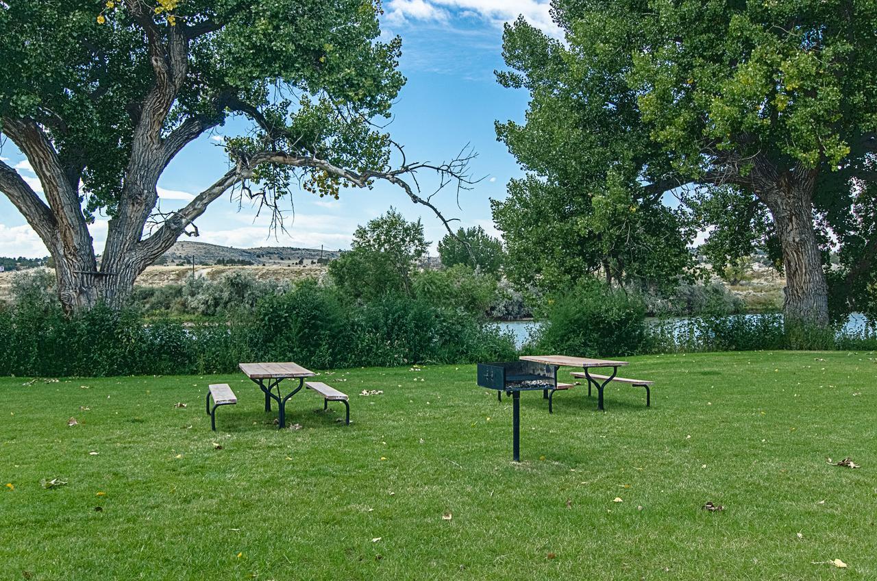 Cobblestone Inn & Suites - Guernsey Εξωτερικό φωτογραφία