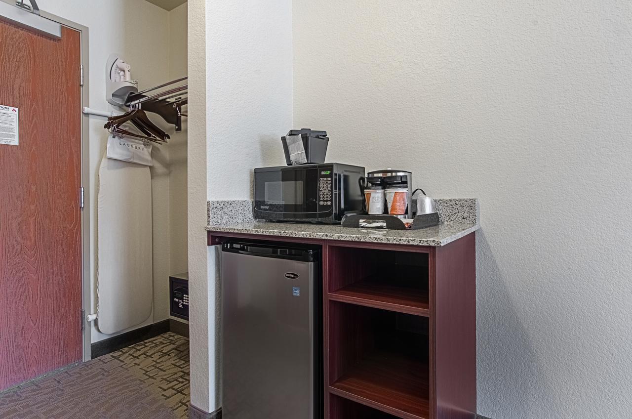 Cobblestone Inn & Suites - Guernsey Εξωτερικό φωτογραφία