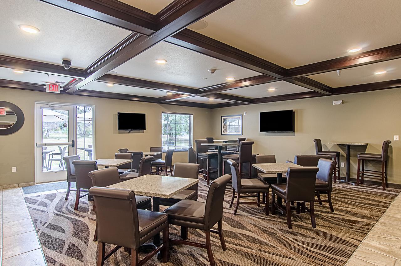 Cobblestone Inn & Suites - Guernsey Εξωτερικό φωτογραφία