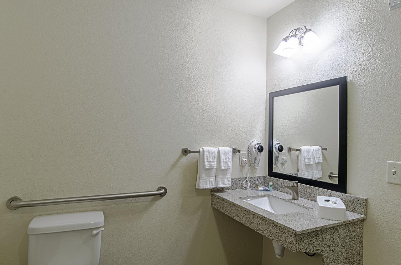 Cobblestone Inn & Suites - Guernsey Εξωτερικό φωτογραφία